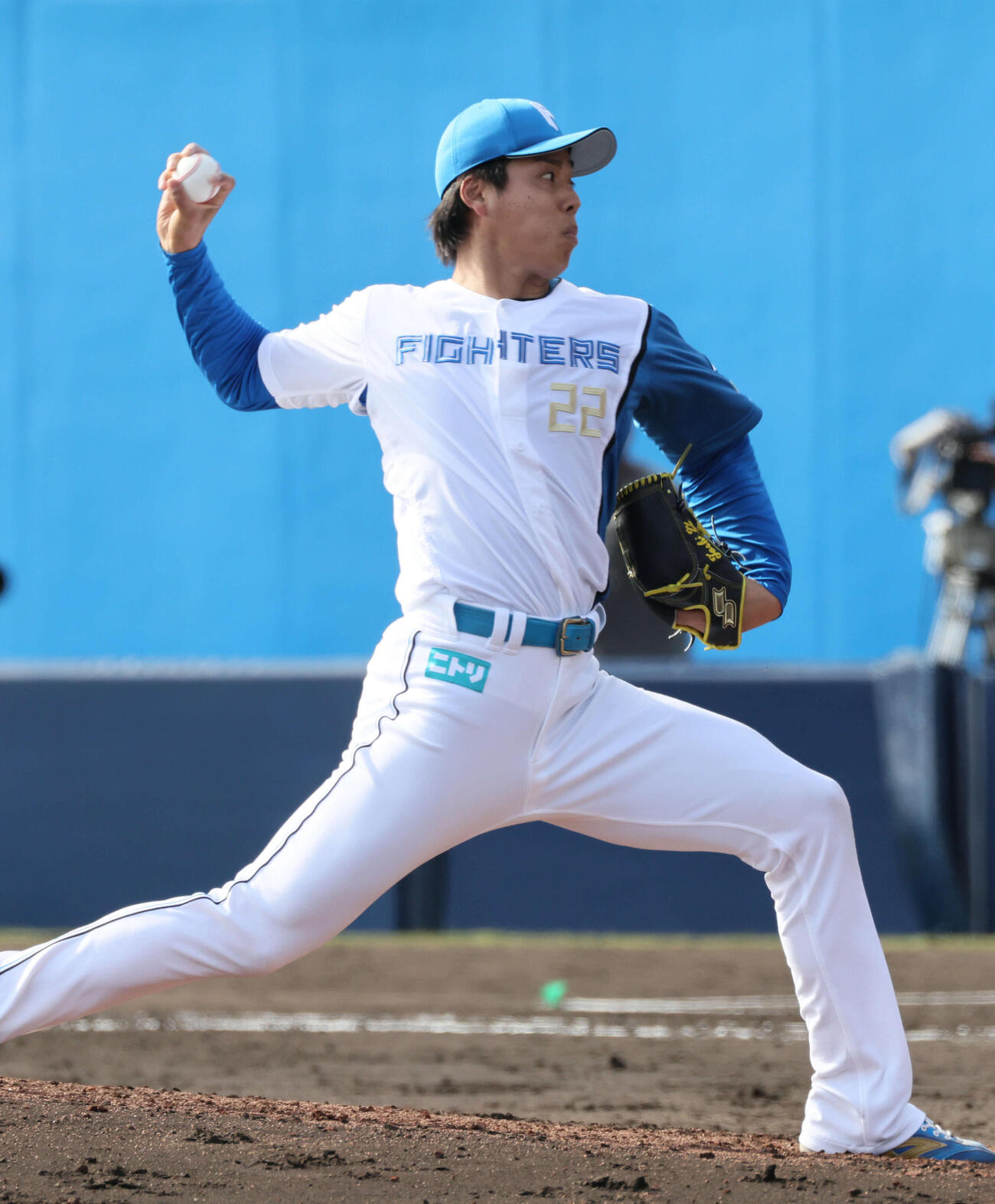 日本ハム対広島　8回表広島、日本ハム6番手の杉浦（撮影・加藤孝規）