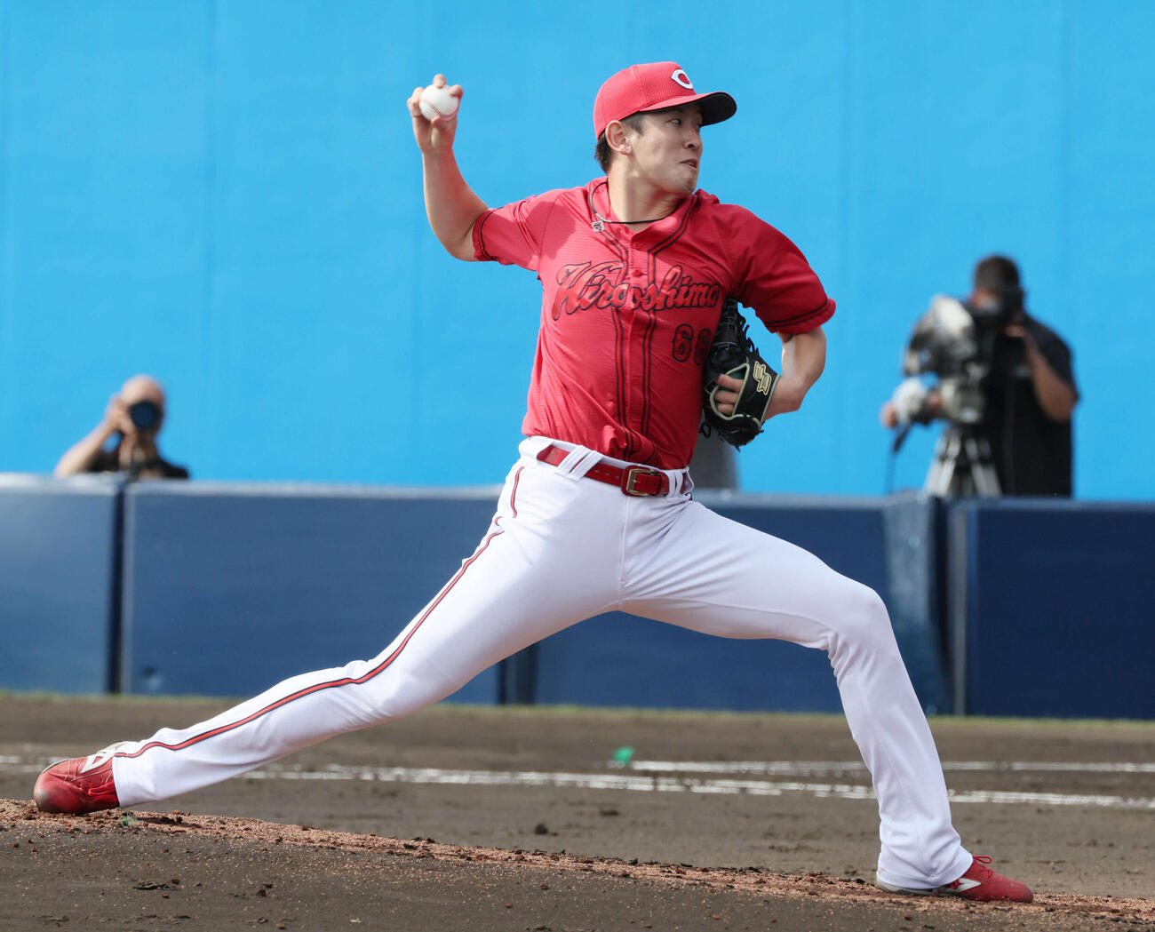 日本ハム対広島　3回裏日本ハム、広島2番手の遠藤（撮影・加藤孝規）