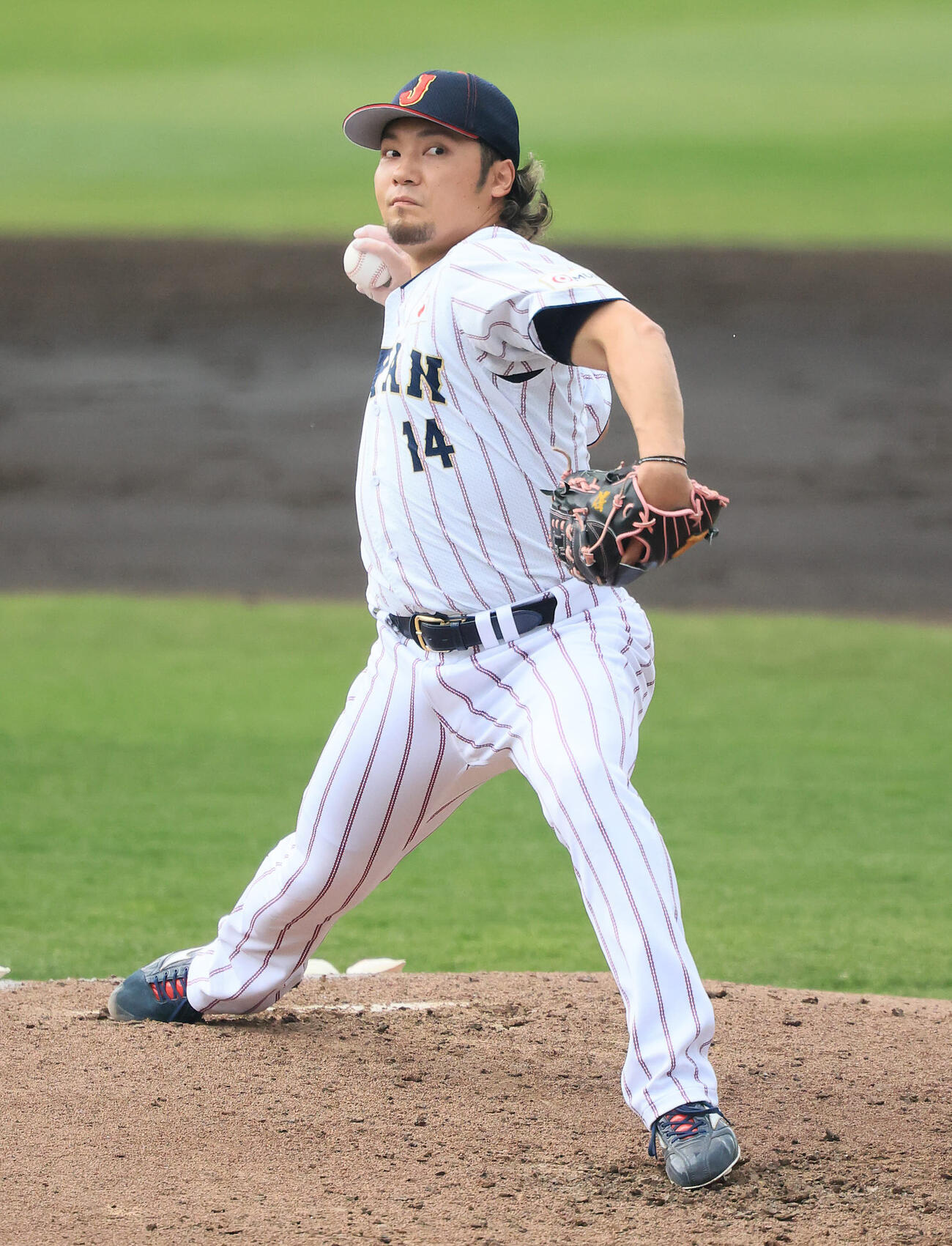 日本対ソフトバンク　3回表、日本2番手で登板し力投する伊藤