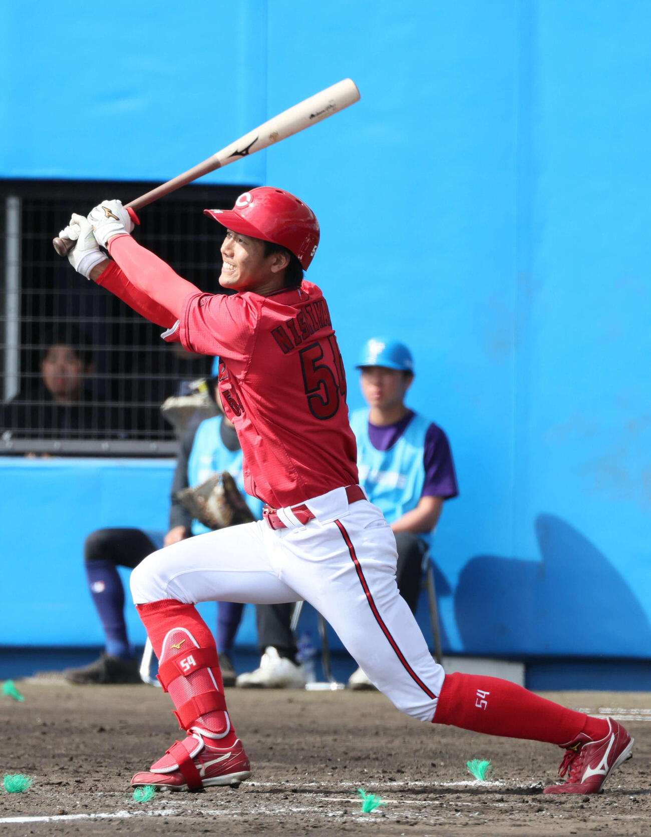 日本ハム対広島　4回表広島1死に、三塁、西川は勝ち越し右犠飛を放つ（撮影・加藤孝規）