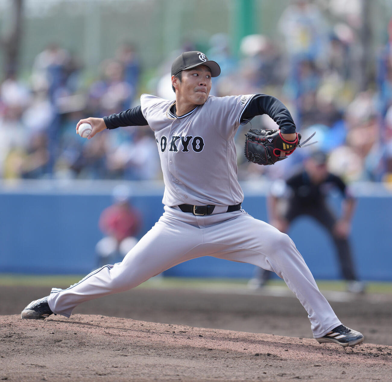 中日対巨人　巨人先発の則本（撮影・足立雅史）