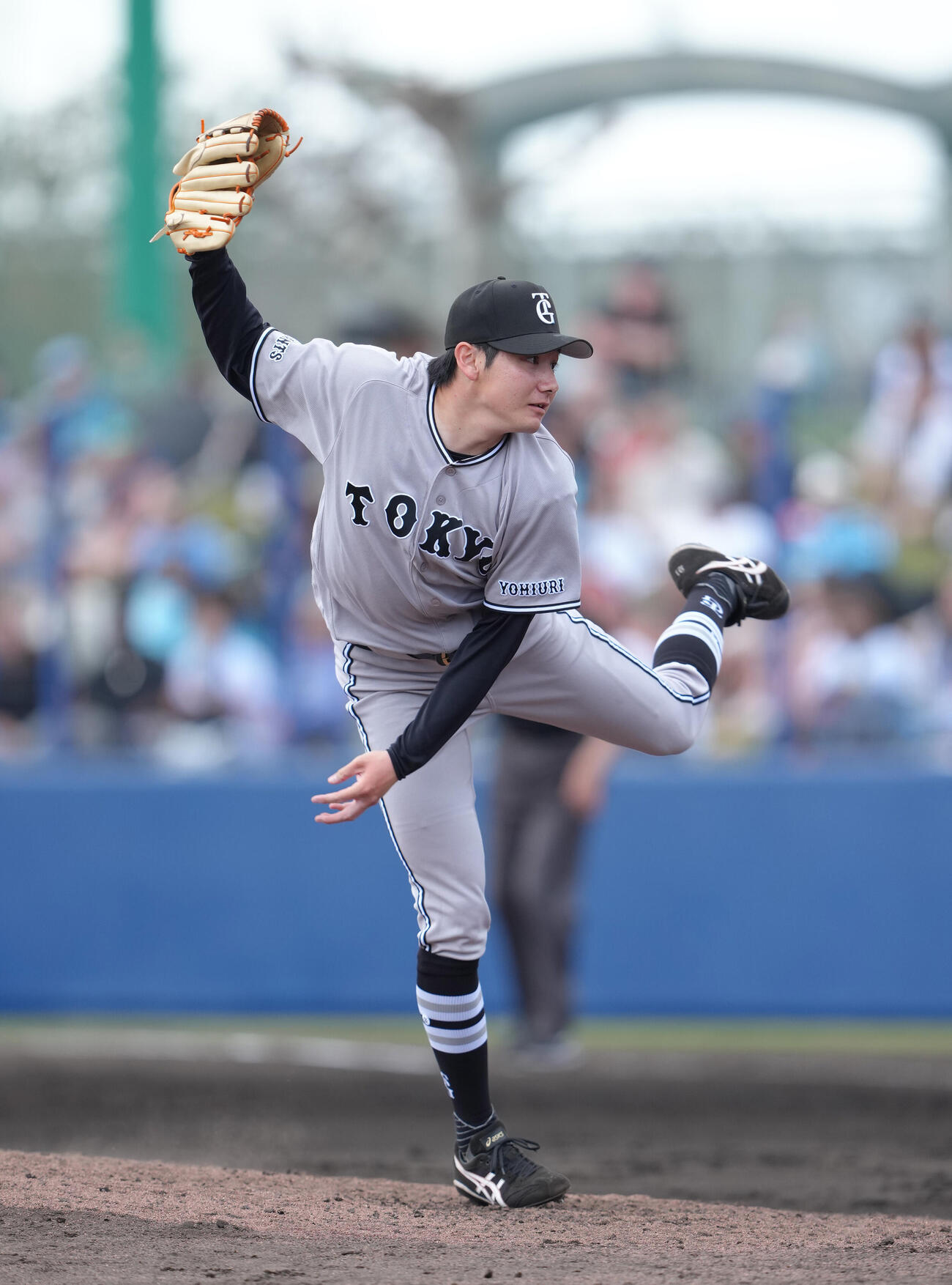 中日対巨人　7回から登板した巨人竹丸（撮影・足立雅史）