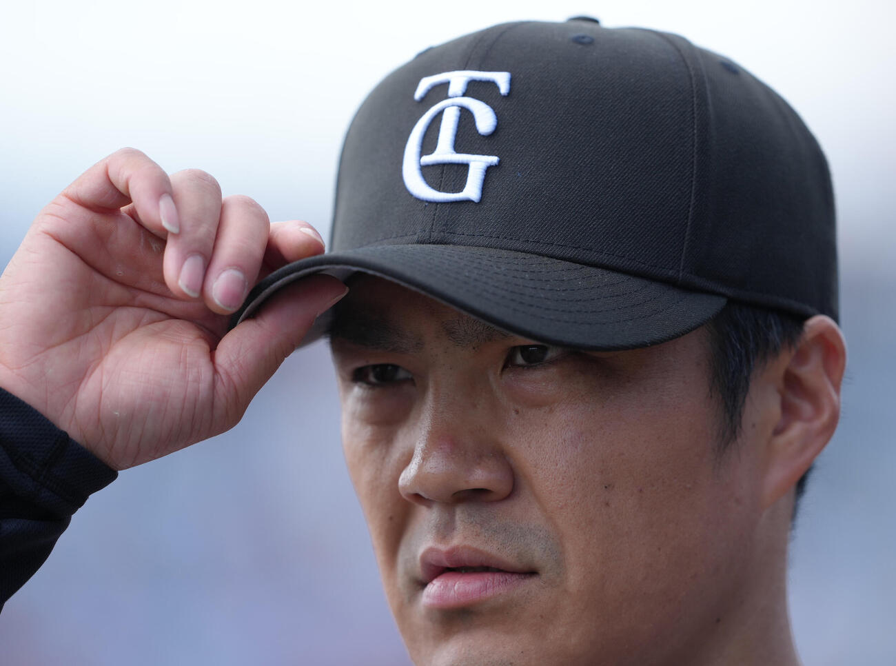 中日対巨人　投球練習する巨人則本（撮影・足立雅史）