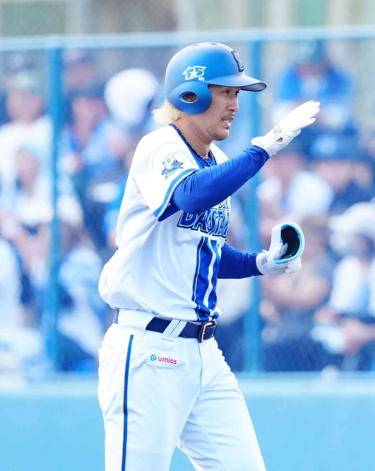 DeNA対楽天　2回裏DeNA1死一、三塁、適時打を放った三森（撮影・江口和貴）