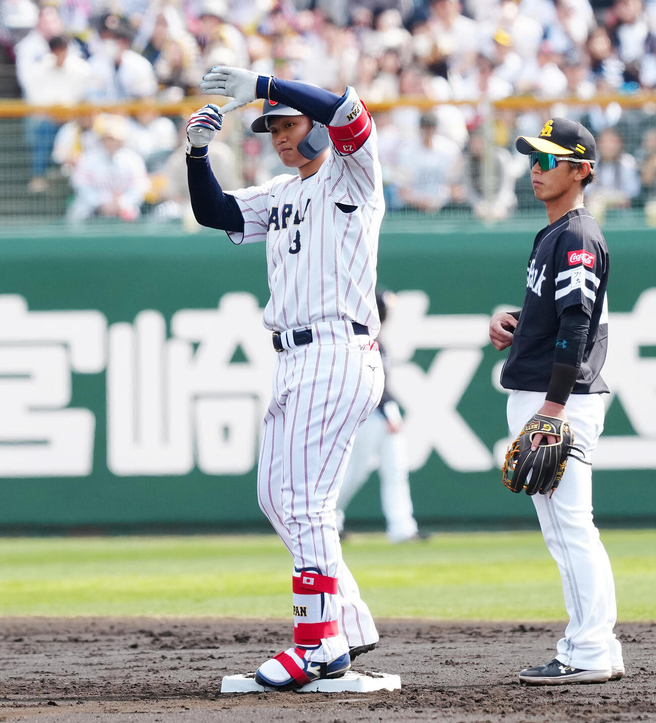 日本対ソフトバンク　1回裏日本無死満塁、適時二塁打を放ちポーズを決める森下（撮影・垰建太）