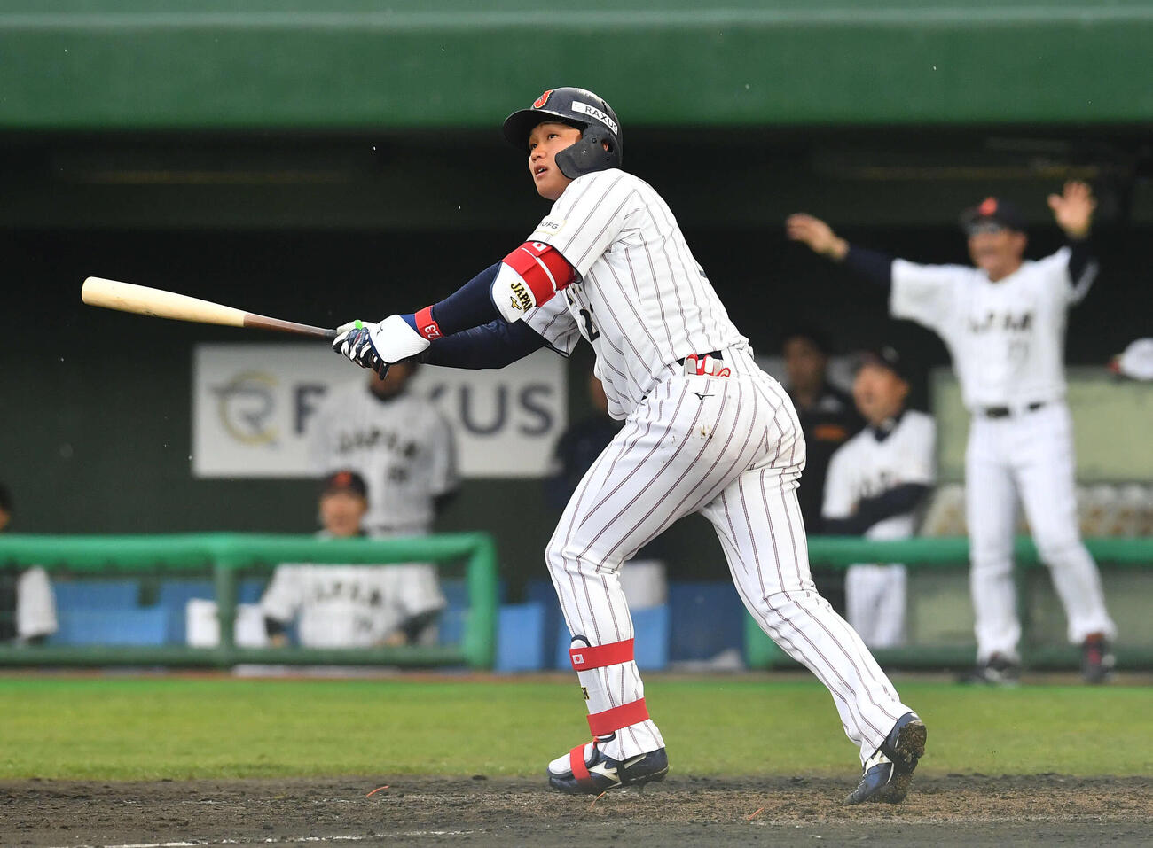 日本対ソフトバンク　5回裏日本2死二塁、森下は左越え2点本塁打を放つ（撮影・岩下翔太）