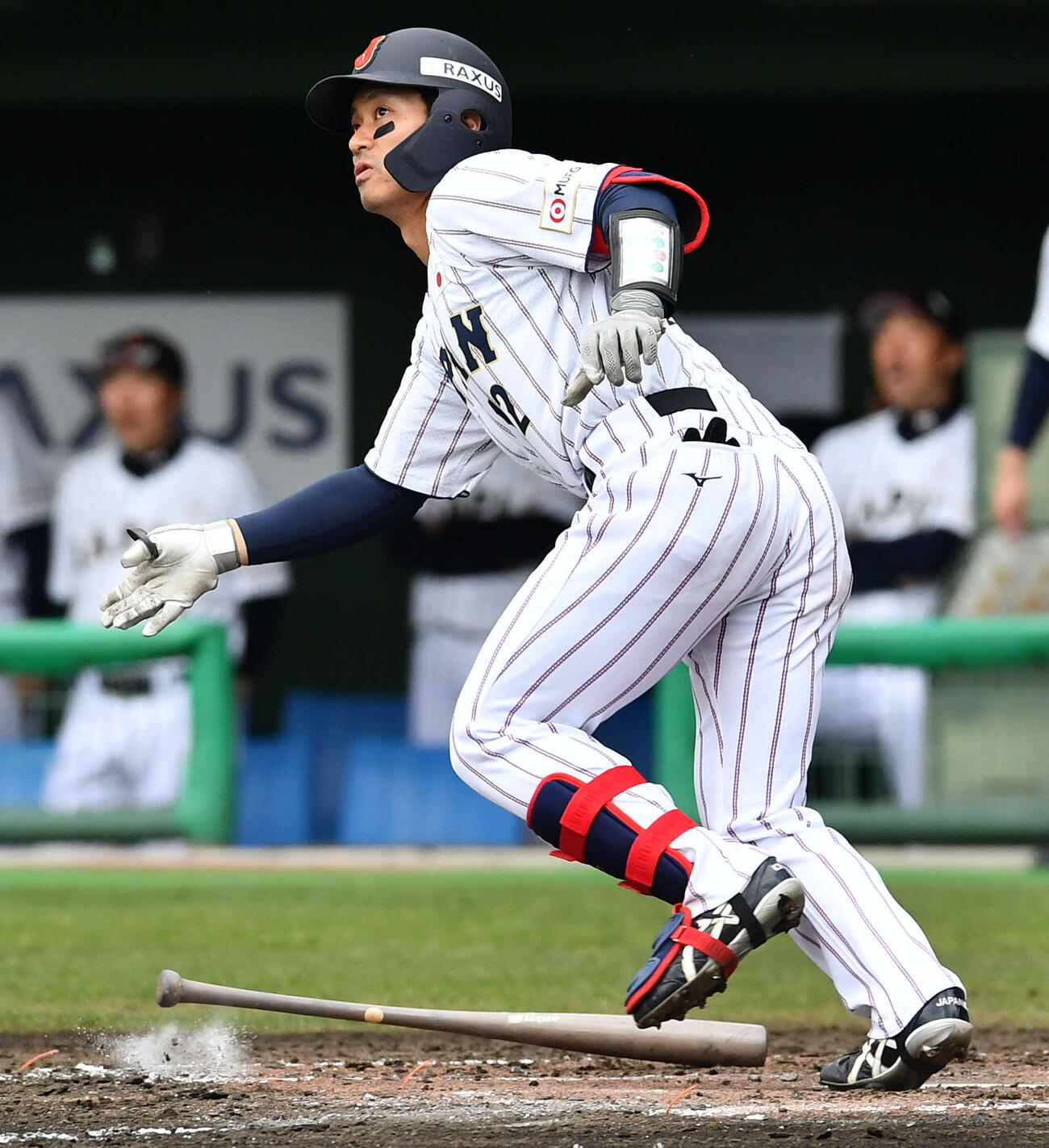 日本対ソフトバンク　3回裏日本無死一塁、坂本は左越え2点本塁打を放つ（撮影・岩下翔太）