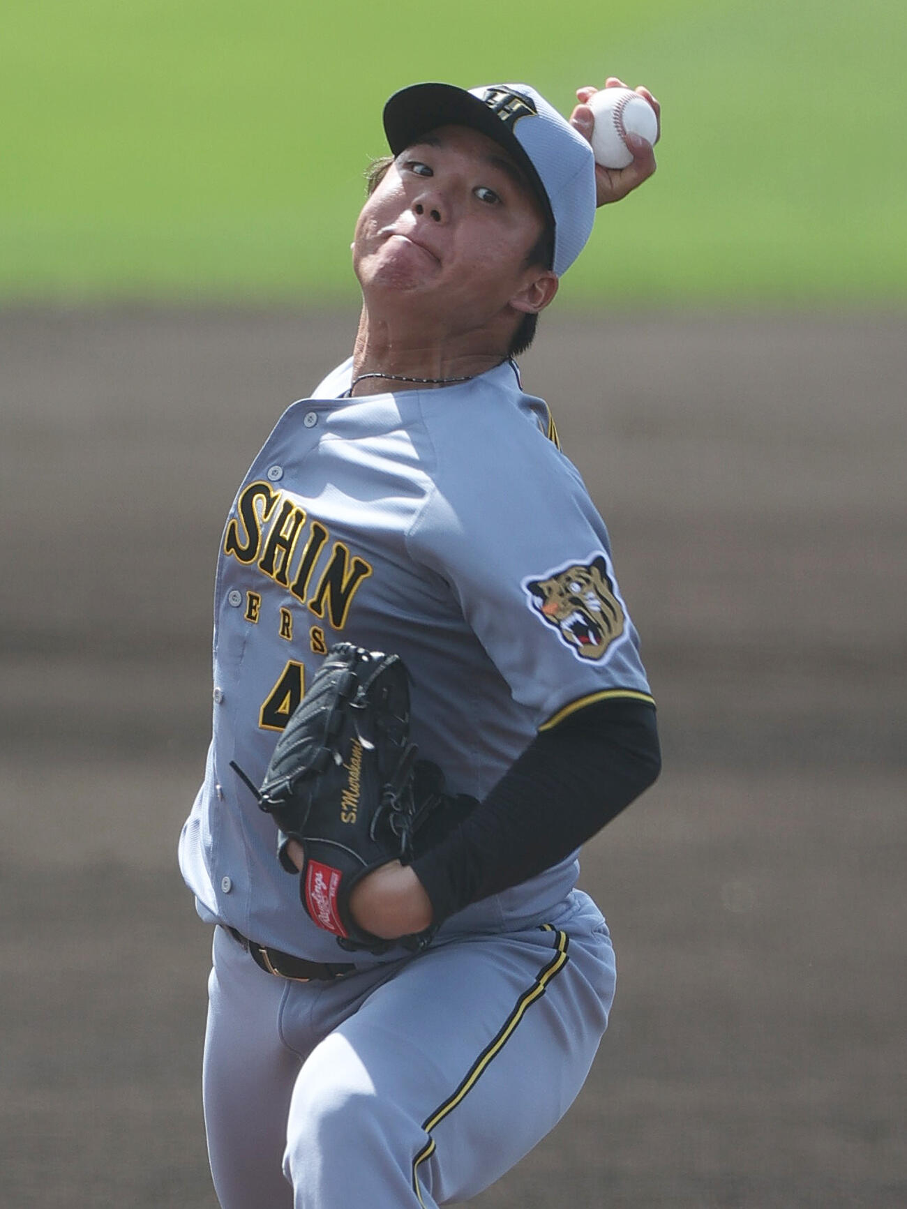 ヤクルト対阪神　阪神先発の村上（撮影・上山淳一）