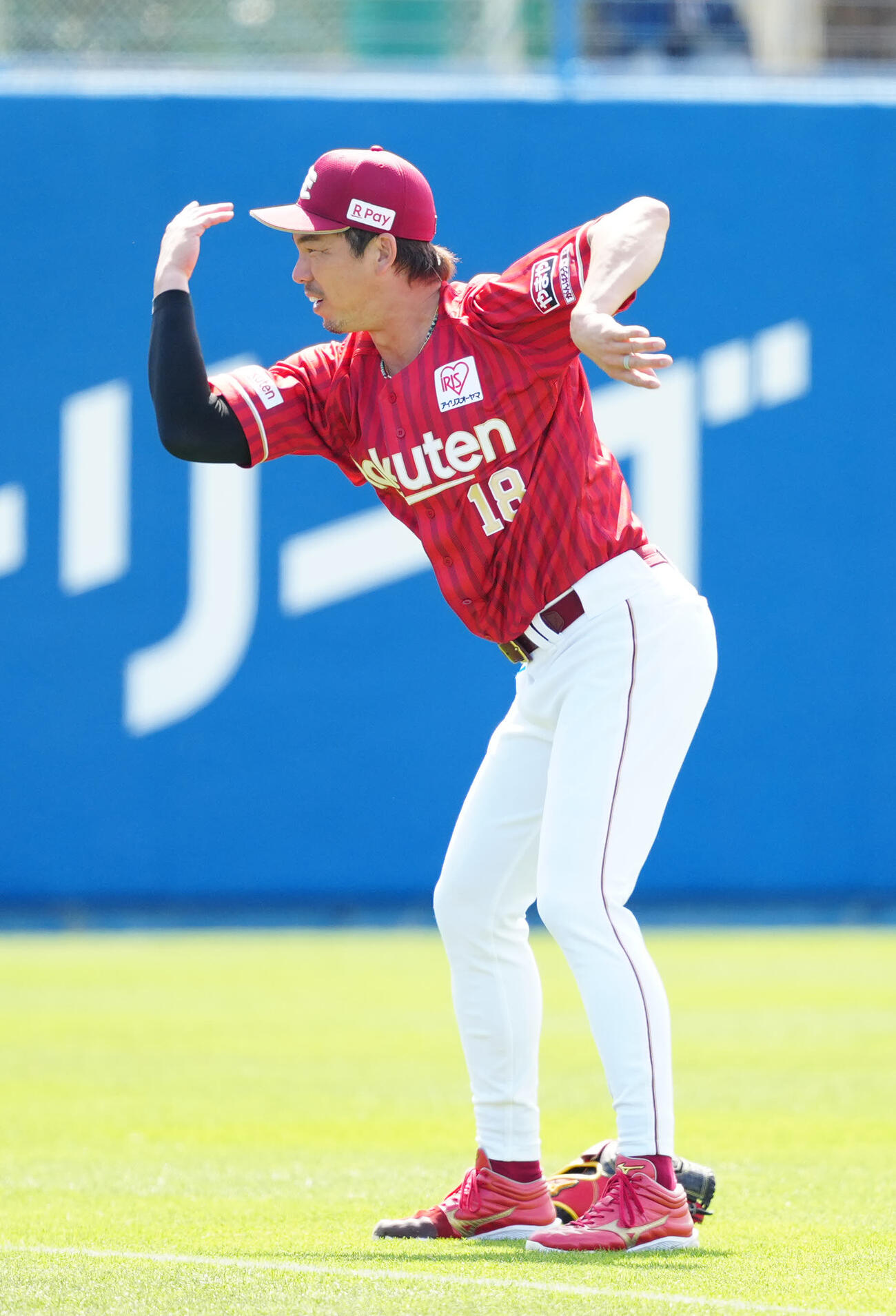 DeNA対楽天　試合前、マエケン体操する楽天先発の前田健（撮影・江口和貴）