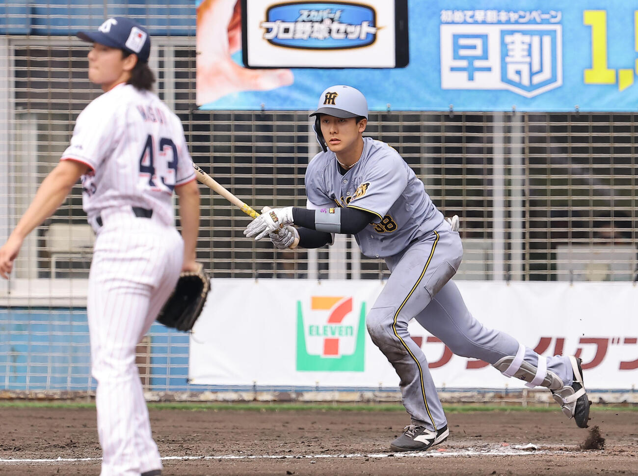 ヤクルト対阪神　5回表阪神12死一、二塁、小幡は適時打を放つ（撮影・上田博志）