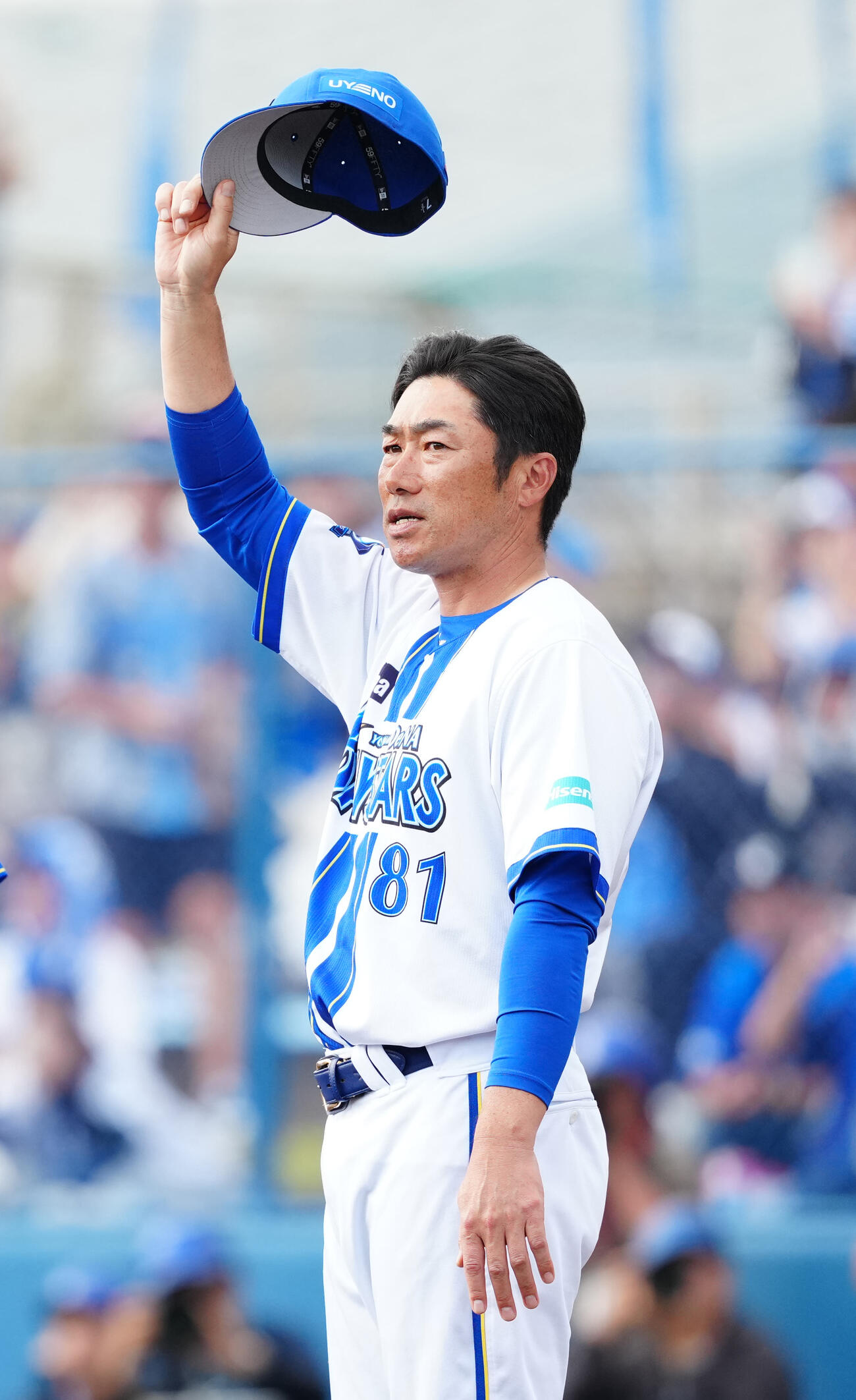 DeNA対楽天　試合後、あいさつするDeNA相川監督（撮影・江口和貴）