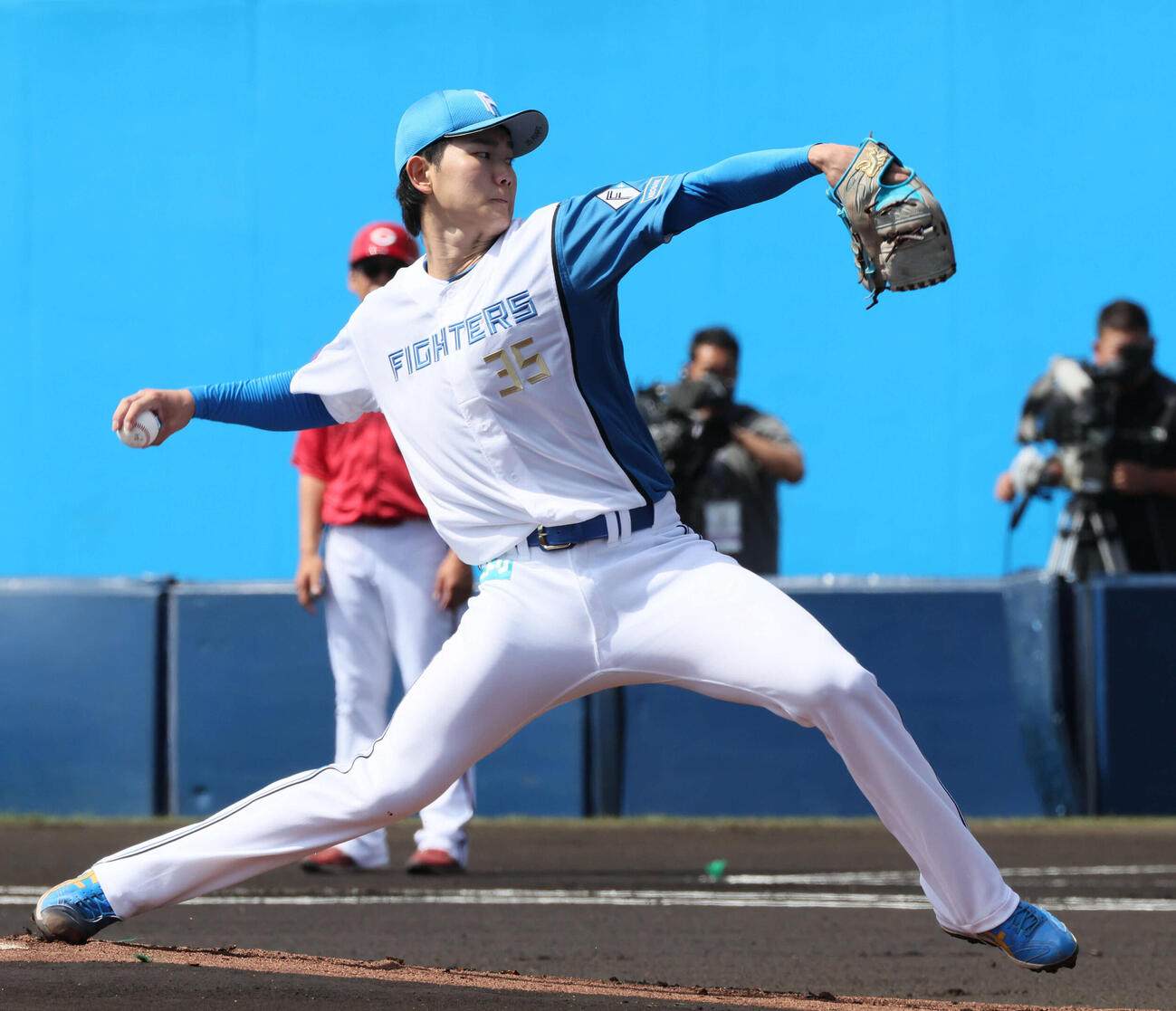 日本ハム対広島　日本ハム先発の浅利（撮影・加藤孝規）