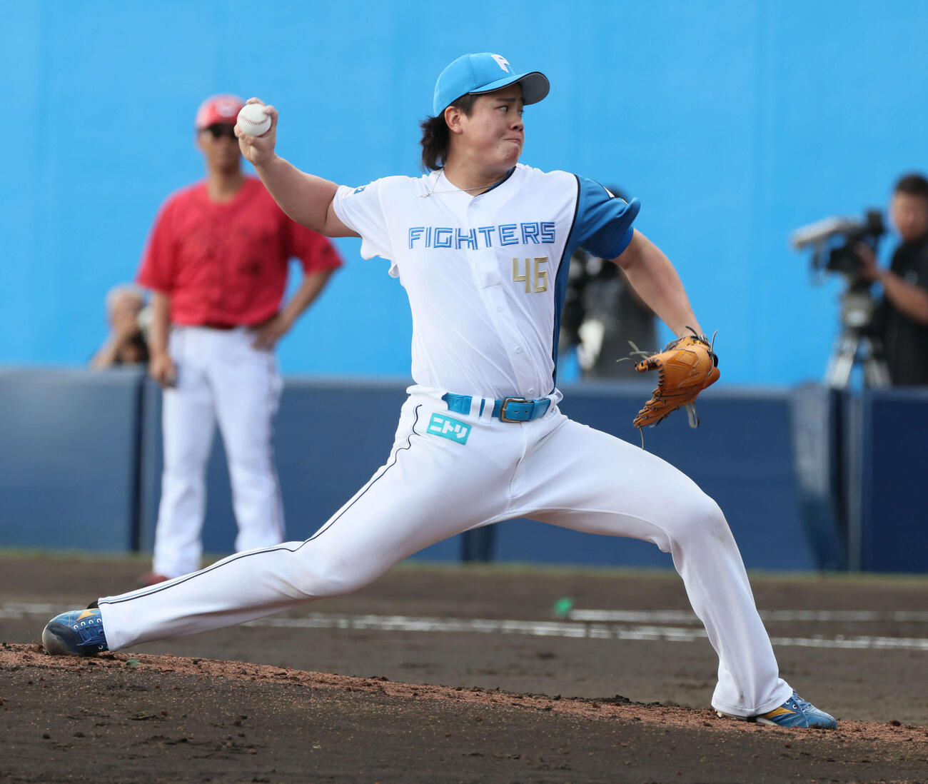 日本ハム対広島　4回表広島、日本ハム3番手の畔柳（撮影・加藤孝規）