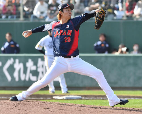 日本対ソフトバンク 4回裏から登板した、日本3番手の高橋(撮影・岩下翔太)