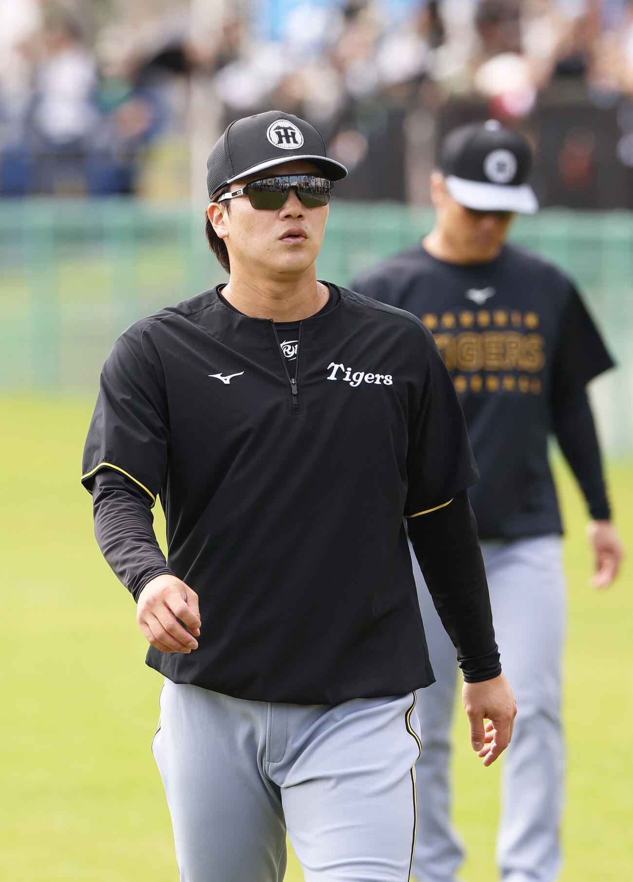 オープン戦　日本ハム対阪神　名護入りしアップする阪神伏見（撮影・上山淳一）