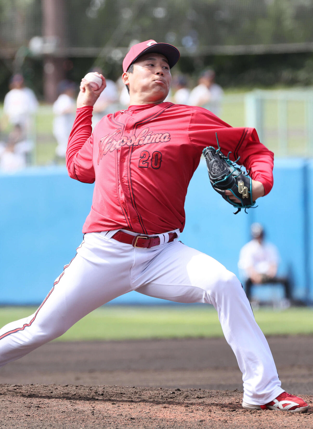 ヤクルト対広島　広島先発の栗林（撮影・加藤孝規）