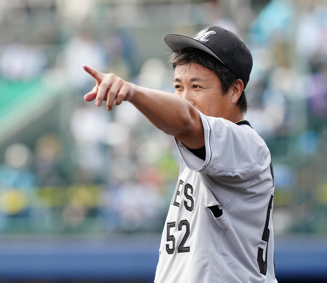 中日対ロッテ　4回裏終了後、ベンチに引き揚げるロッテ4番手の益田（撮影・江口和貴）