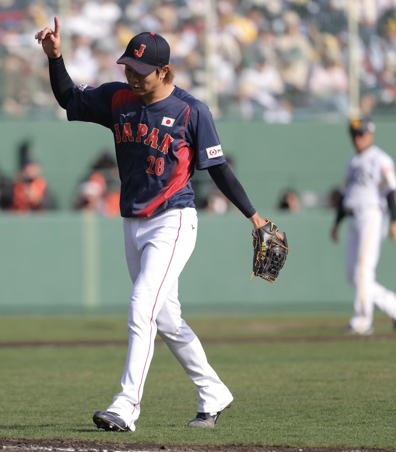 日本対ソフトバンク　5回裏を抑える高橋（撮影・河田真司）