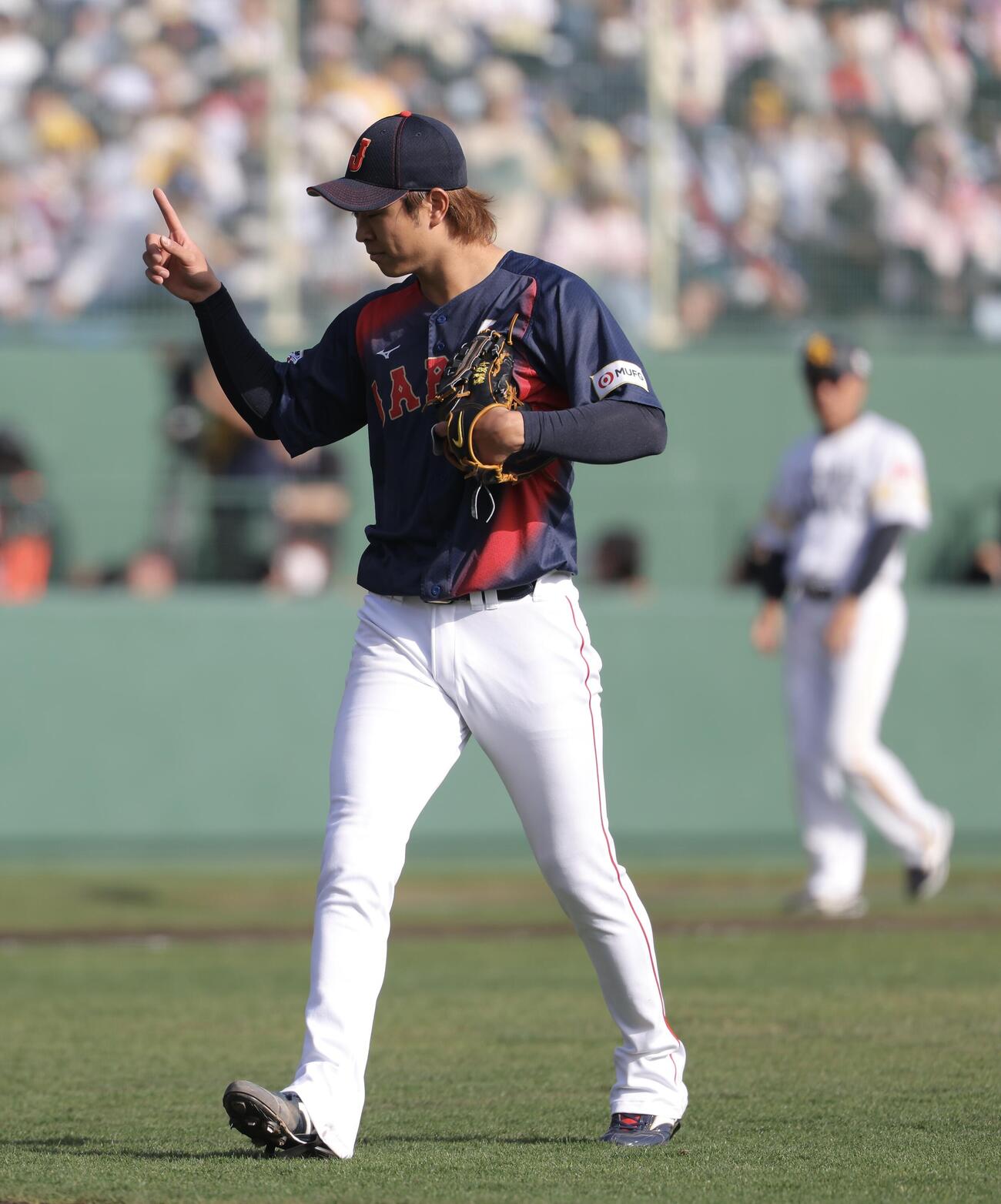 日本対ソフトバンク　5回裏を抑える高橋（撮影・河田真司）