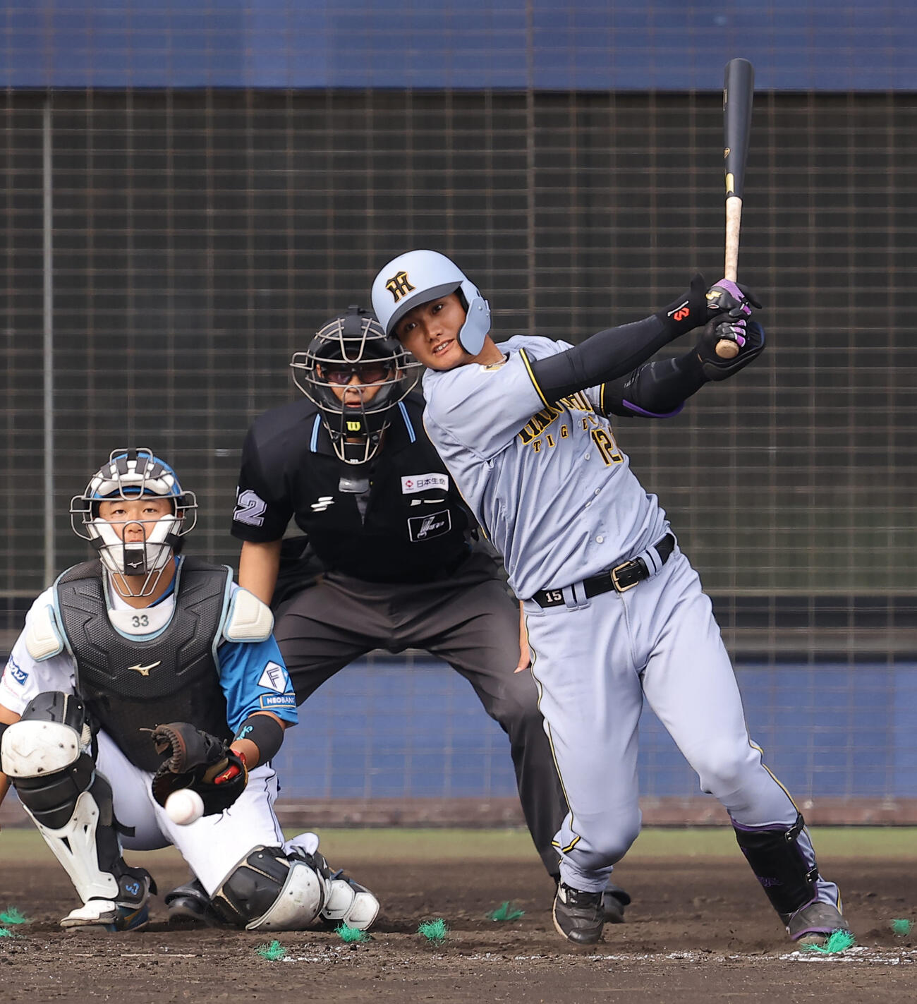 日本ハム対阪神　9回表阪神無死、遊ゴロに倒れる西純（撮影・上田博志）