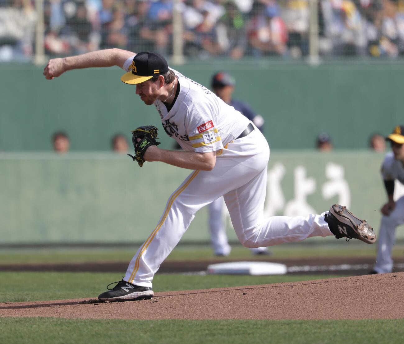 日本対ソフトバンク　ソフトバンク先発のスチュワート・ジュニア（撮影・河田真司）