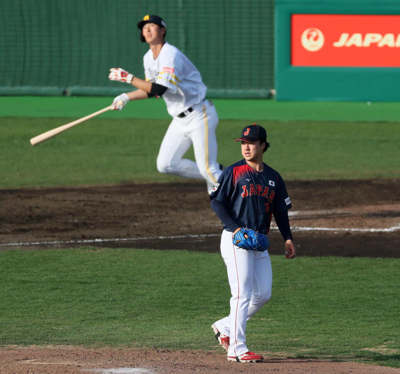 日本対ソフトバンク　8回裏ソフトバンク2死一、二塁、佐藤柳は秋広に右越え3点本塁打を浴びる（撮影・加藤哉）