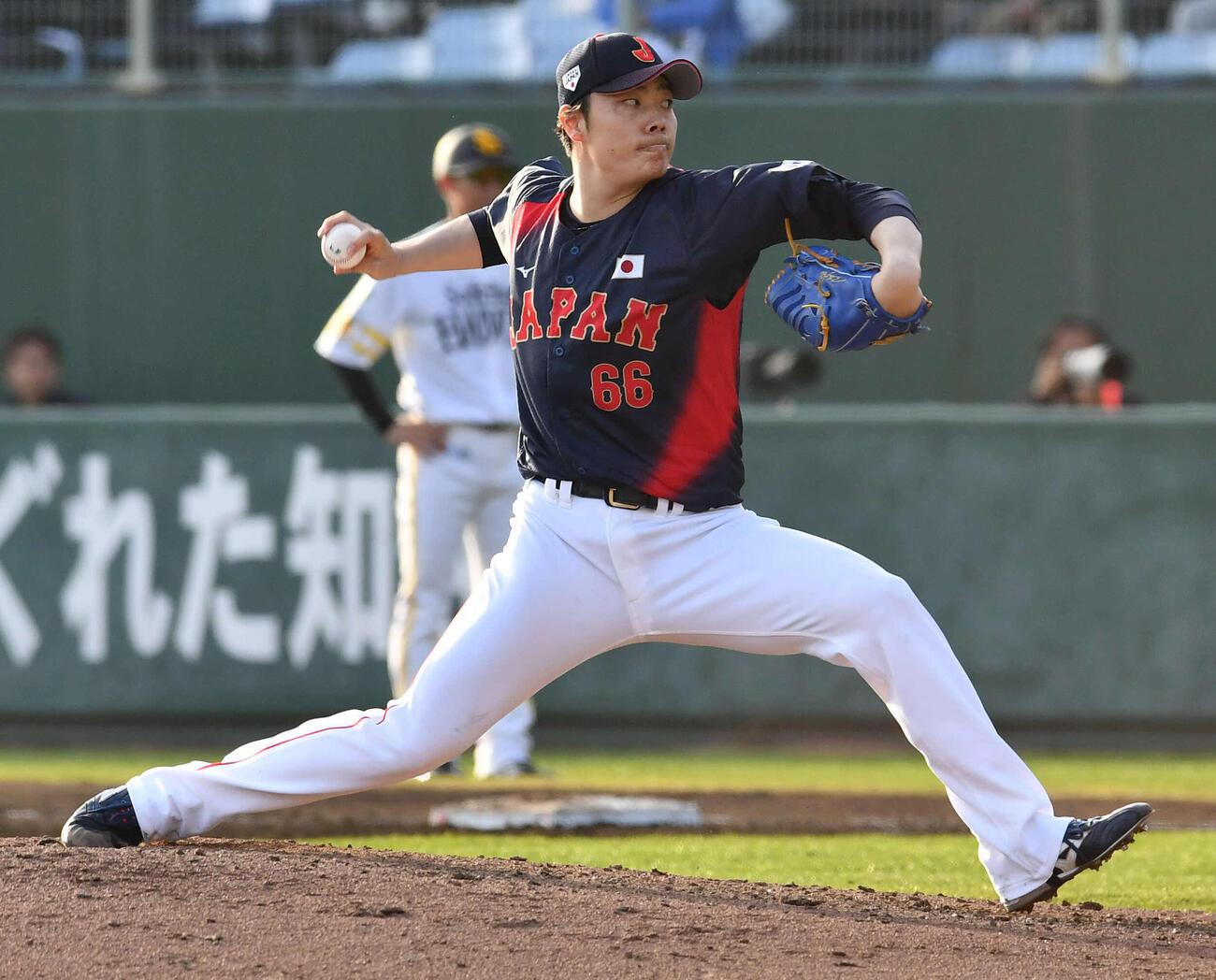 日本対ソフトバンク　特別練習の9回裏から登板した、日本6番手の松本（撮影・岩下翔太）