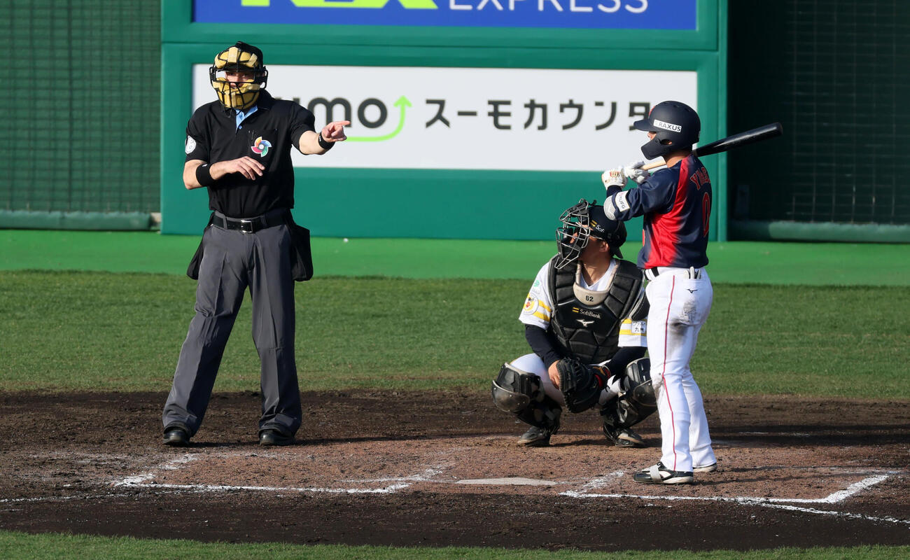 日本対ソフトバンク　9回表日本1死一塁、湯浅もピッチクロック違反を取られる（撮影・加藤哉）
