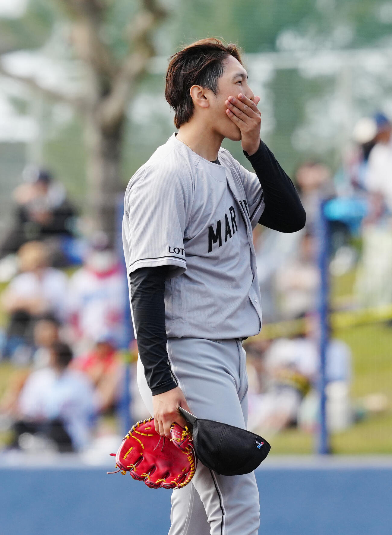 中日対ロッテ　1回裏中日無死、福永へ頭部死球を与えた石川柊（撮影・江口和貴）