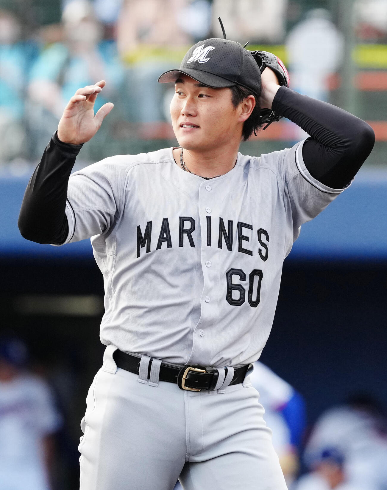 中日対ロッテ　8回裏終了後、ベンチに引き揚げるロッテ7番手の大聖（撮影・江口和貴）