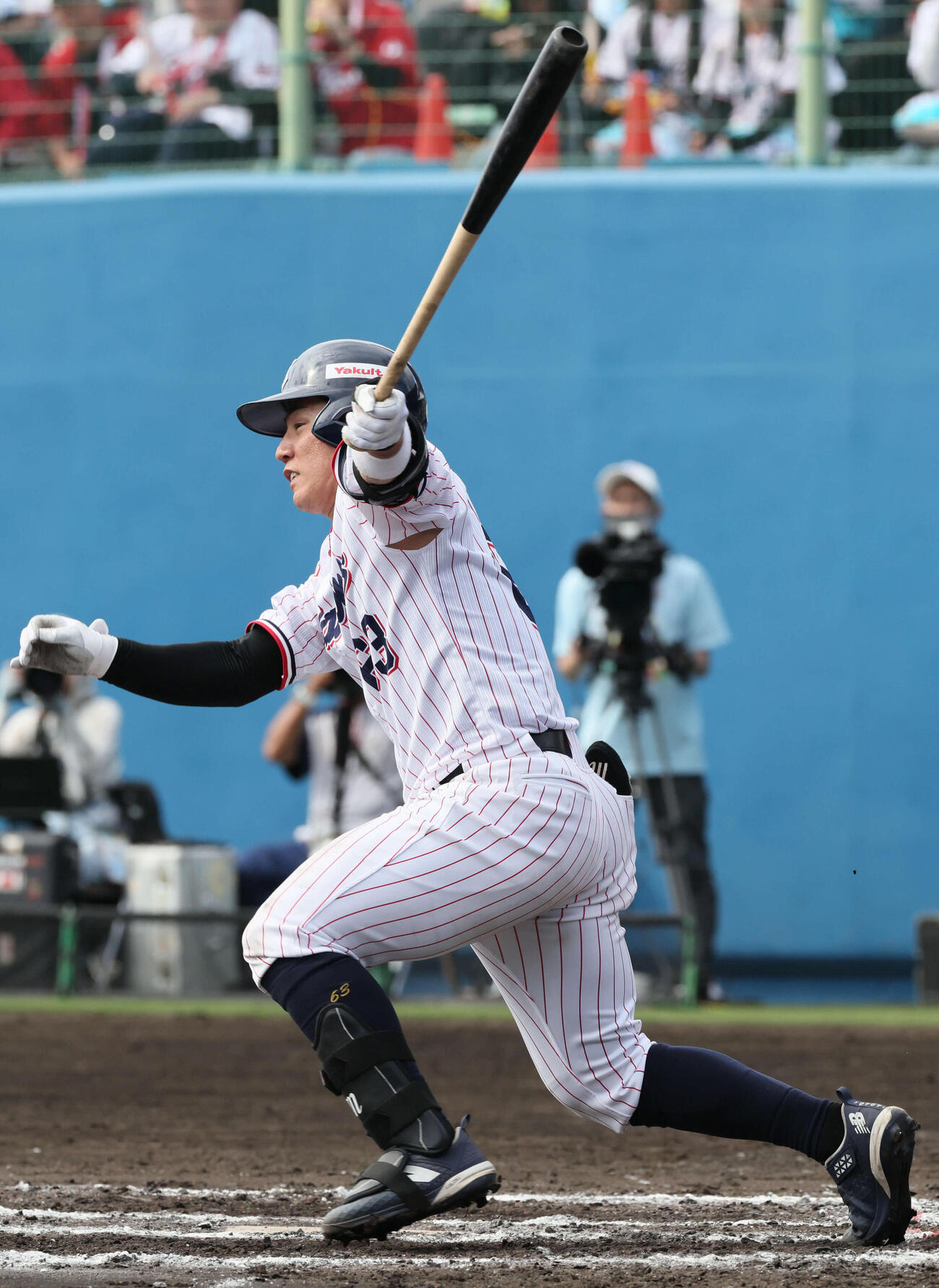 ヤクルト対広島　7回裏ヤクルト無死、増田は左前打を放つ（撮影・加藤孝規）