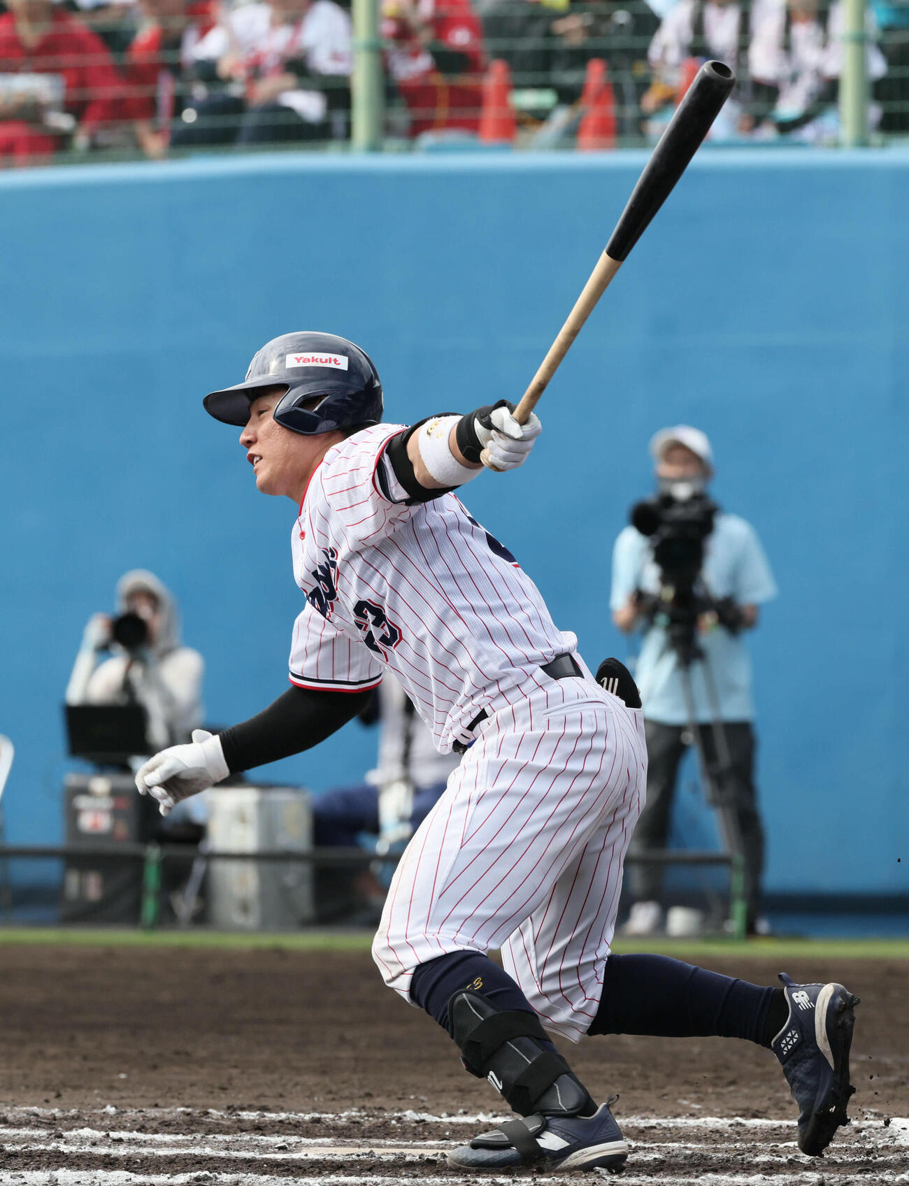 ヤクルト対広島　7回裏ヤクルト無死、増田は左前打を放つ（撮影・加藤孝規）
