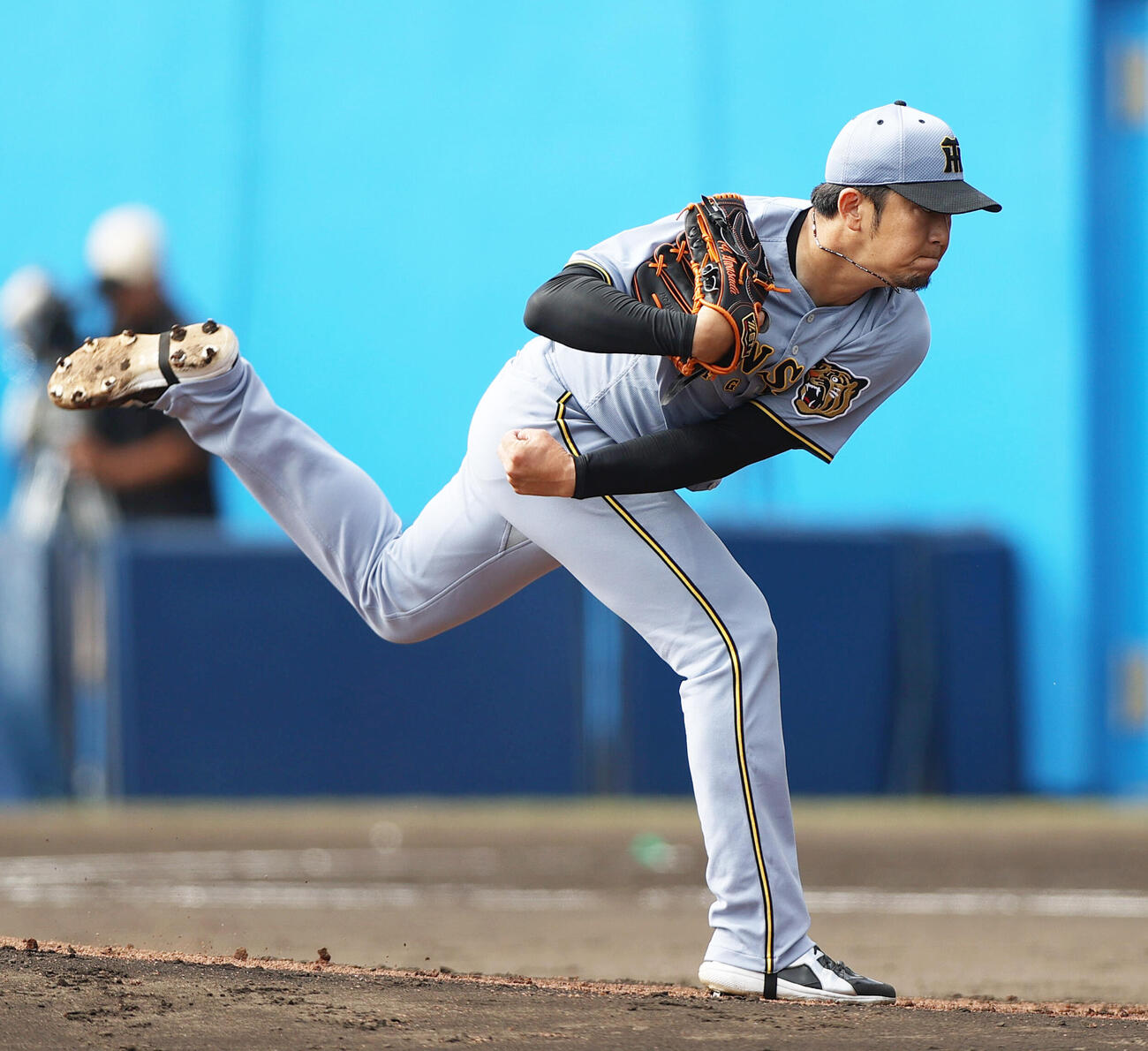 オープン戦　日本ハム対阪神　4回裏日本ハム1死、今朝丸裕喜に代わり岩貞が登板する（撮影・上山淳一）