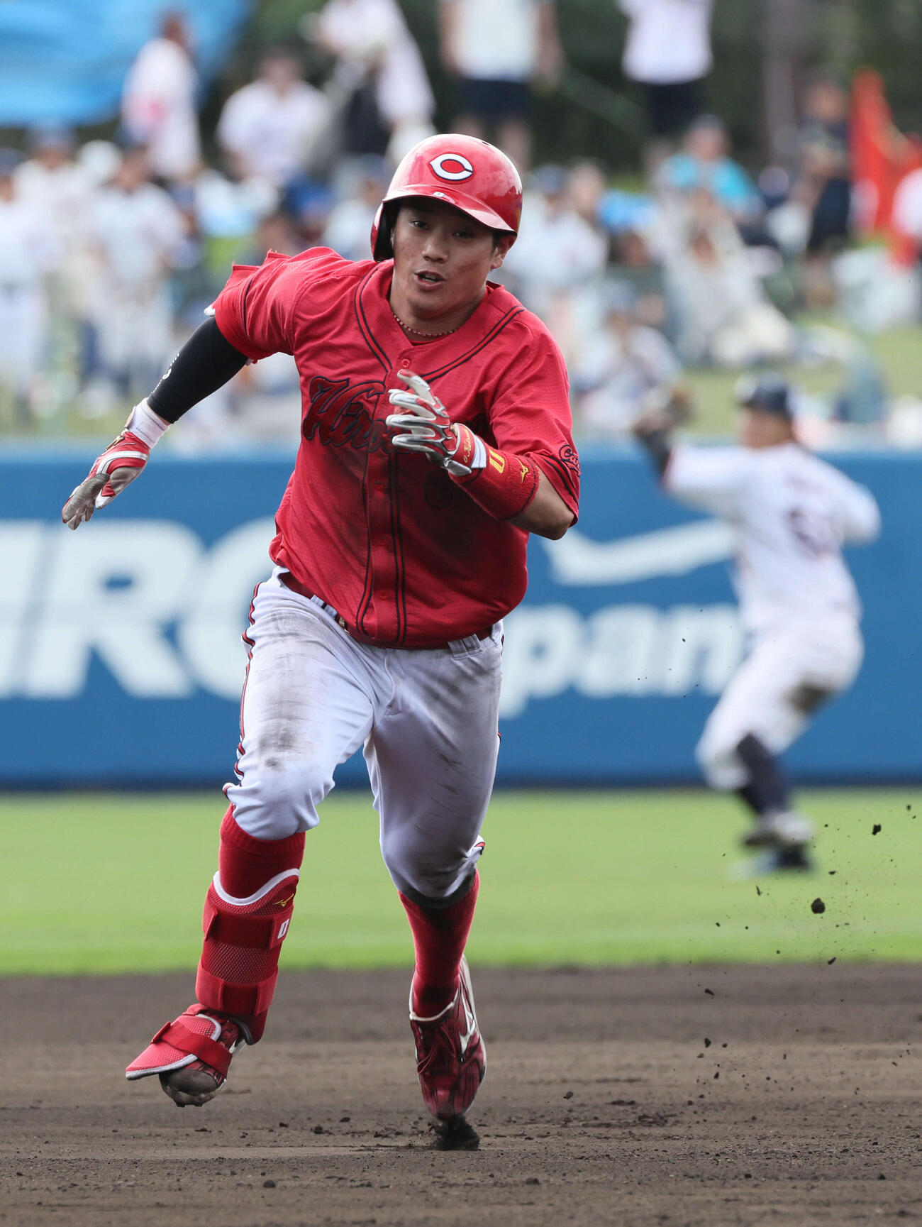 ヤクルト対広島　8回表広島1死、勝田は右三塁打を放つ（撮影・加藤孝規）