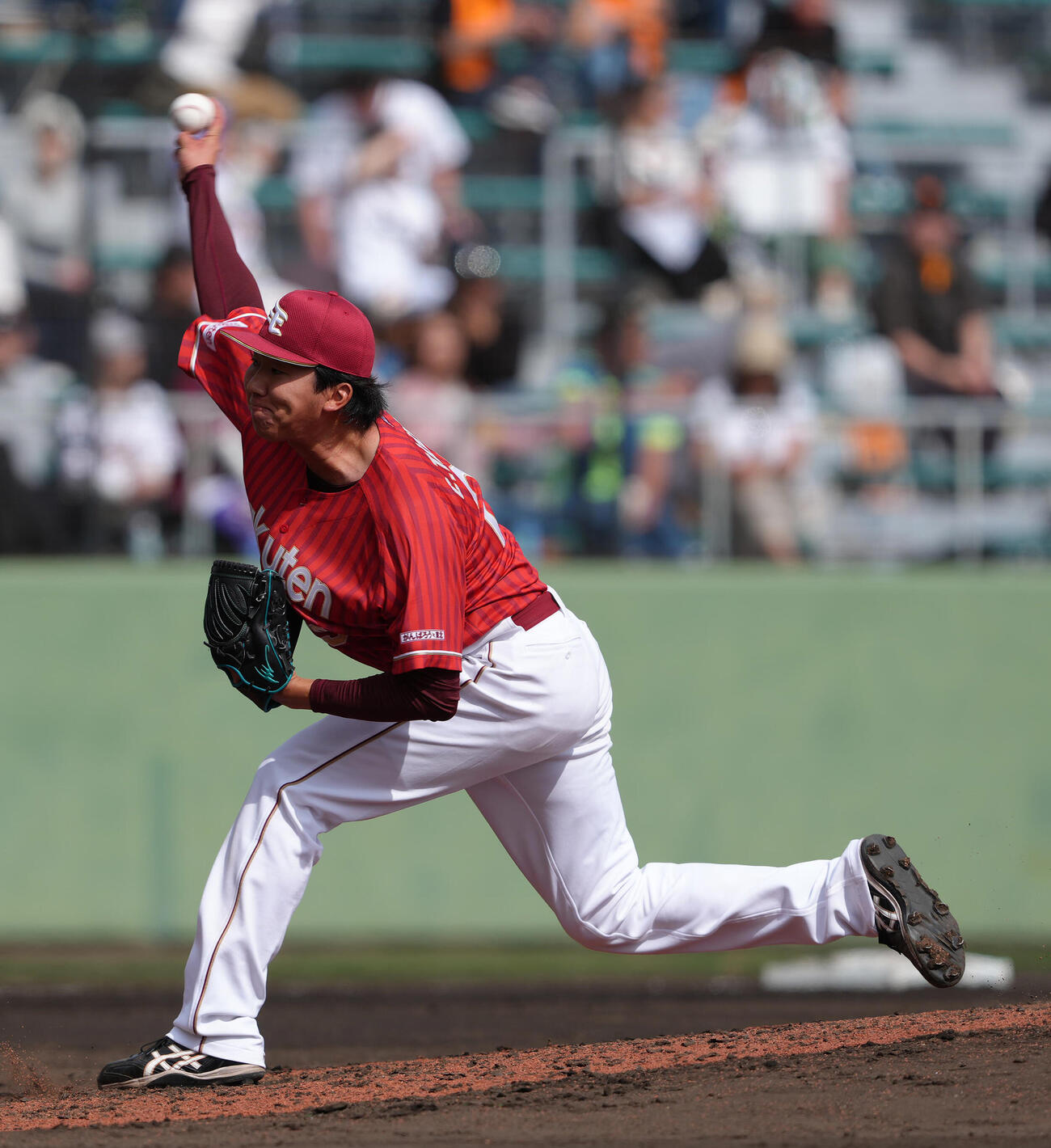 巨人対楽天　7回から登板した楽天田中千（撮影・足立雅史）