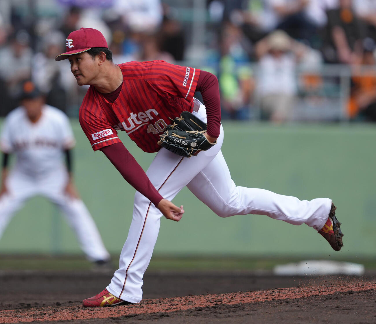 巨人対楽天　8回から登板した楽天江原（撮影・足立雅史）