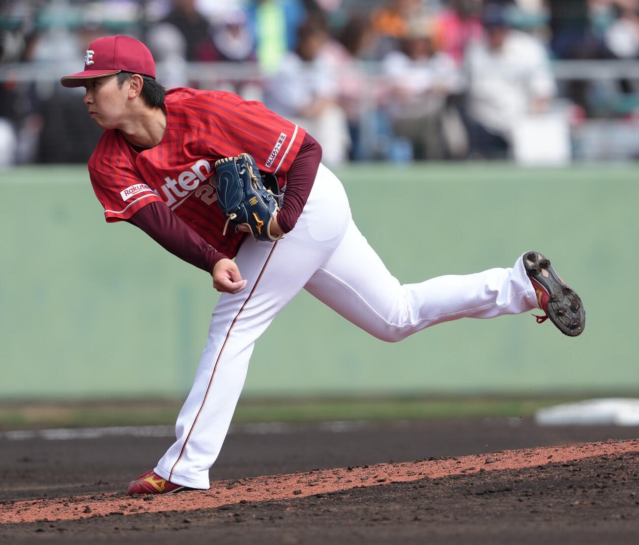 巨人対楽天　3回から登板した楽天伊藤樹（撮影・足立雅史）