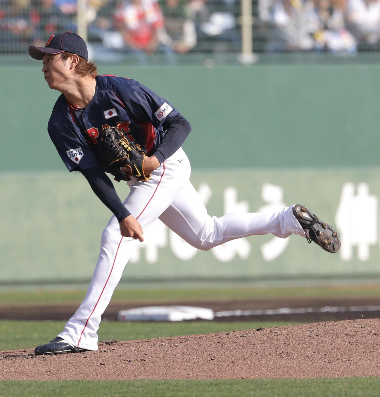 日本対ソフトバンク　4回裏、3番手で登板する高橋（撮影・河田真司）