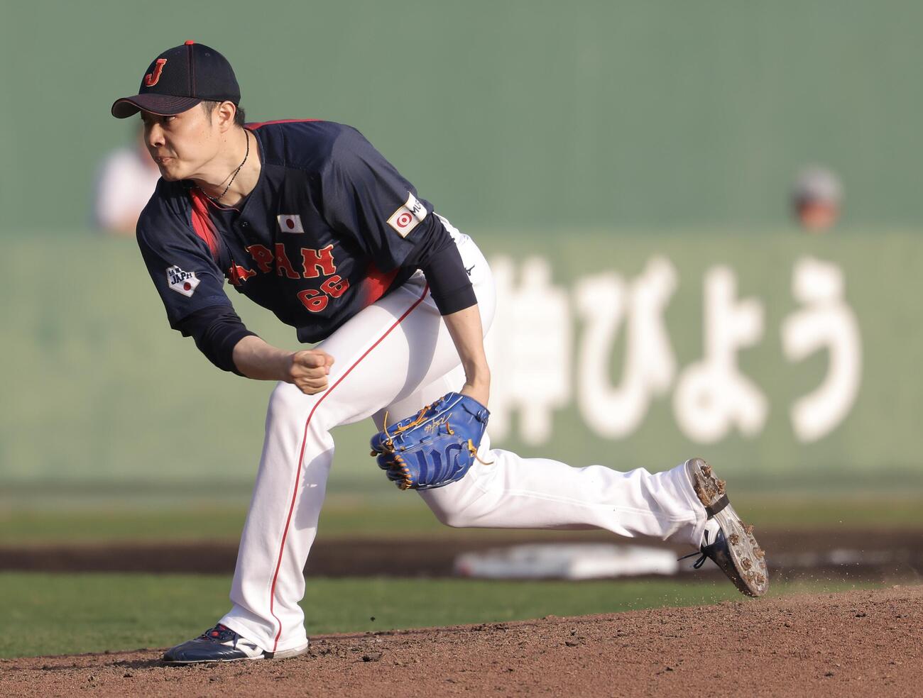 日本対ソフトバンク　9回裏、6番手で登板する松本（撮影・河田真司）