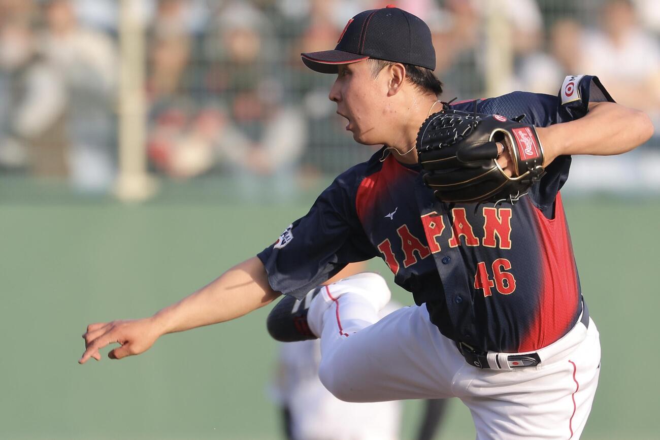 日本対ソフトバンク　10回裏、力投する藤平（撮影・河田真司）