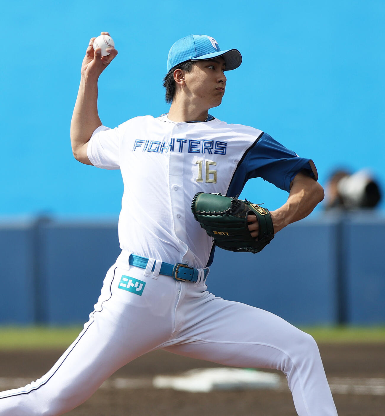 オープン戦　日本ハム対阪神　3回表、力投する日本ハム先発の達（撮影・上山淳一）