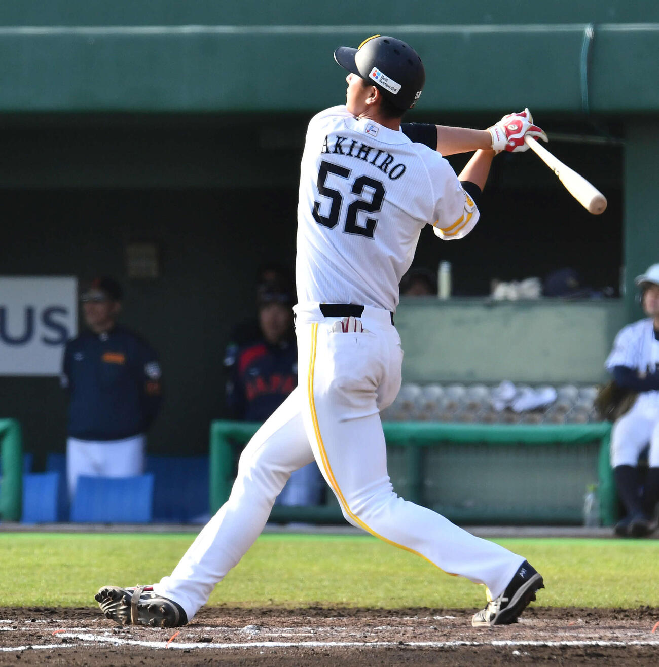 日本対ソフトバンク　8回裏ソフトバンク2死一、二塁、秋広は右中間へ3点本塁打を放つ（撮影・岩下翔太）