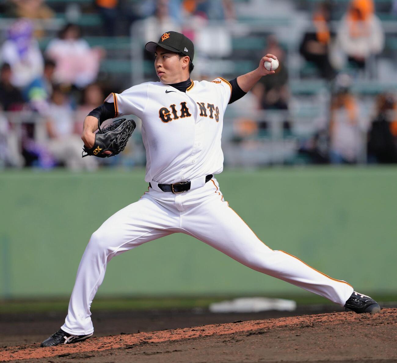 巨人対楽天　4回から登板した巨人森田（撮影・足立雅史）