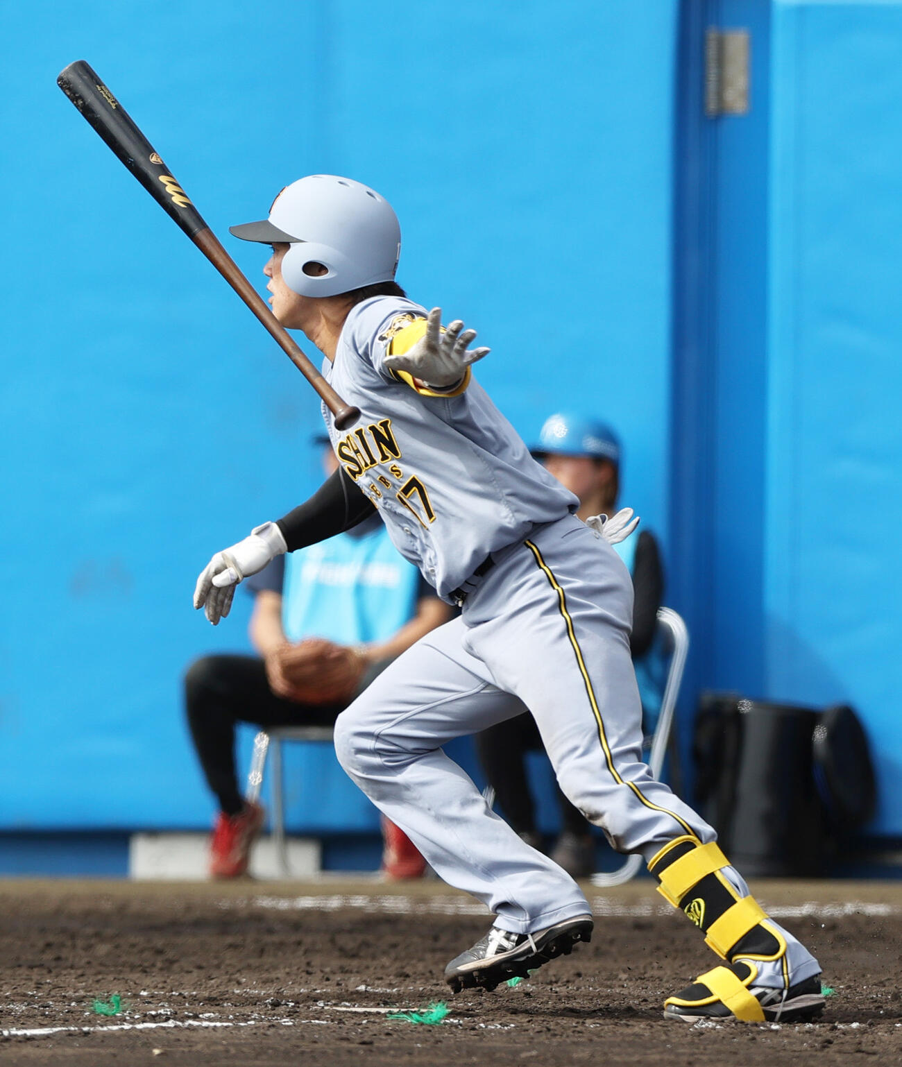 オープン戦　日本ハム対阪神　5回表阪神2死一塁、伏見は右前打を放つ（撮影・上山淳一）