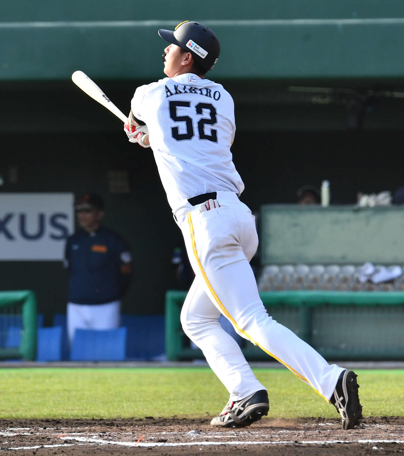 日本対ソフトバンク　8回裏ソフトバンク2死一、二塁、秋広は右中間へ3点本塁打を放つ（撮影・岩下翔太）