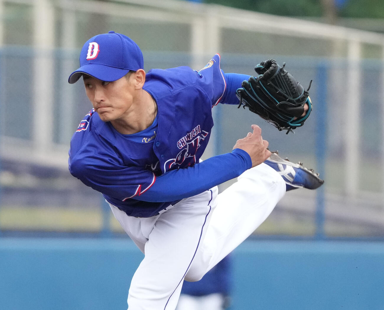 2番手で登板する草加勝（2026年2月11日撮影）