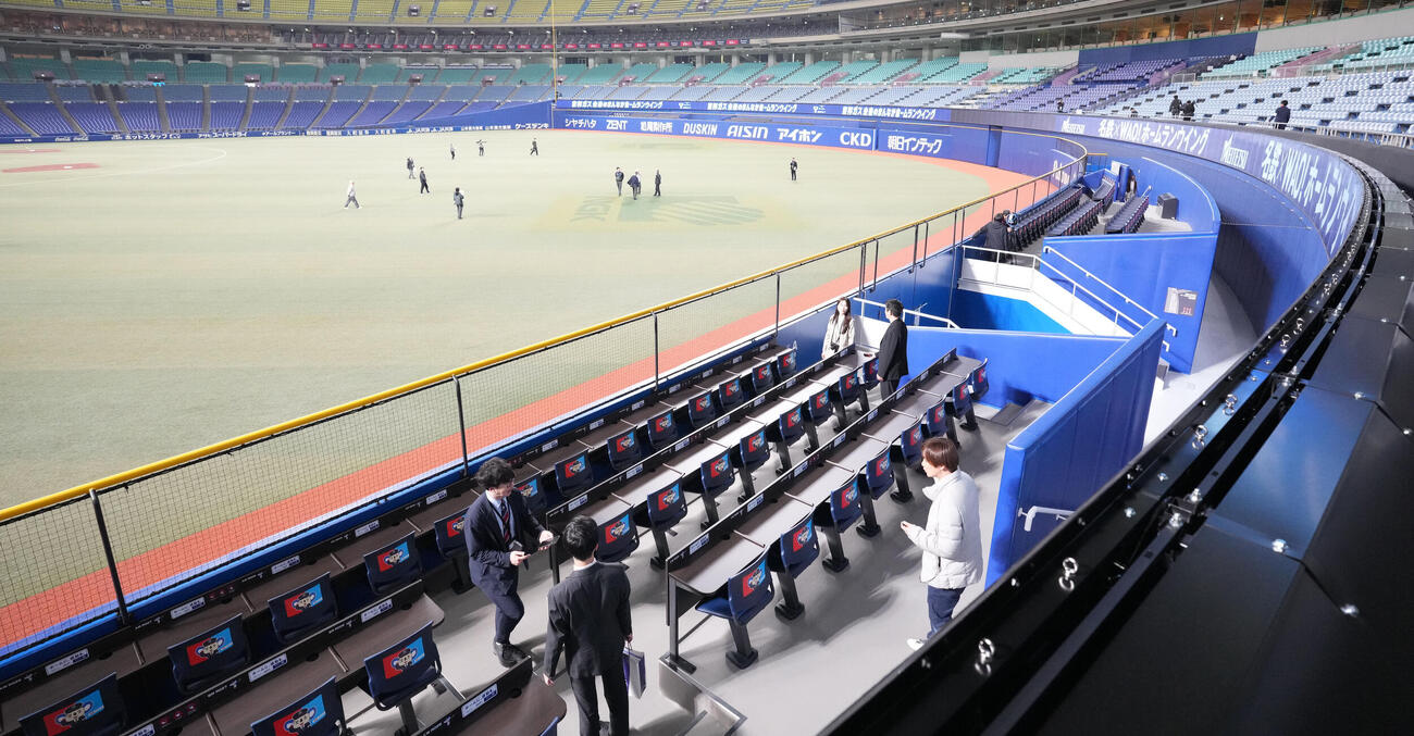 完成しお披露目されたホームランテラス（撮影・森本幸一）