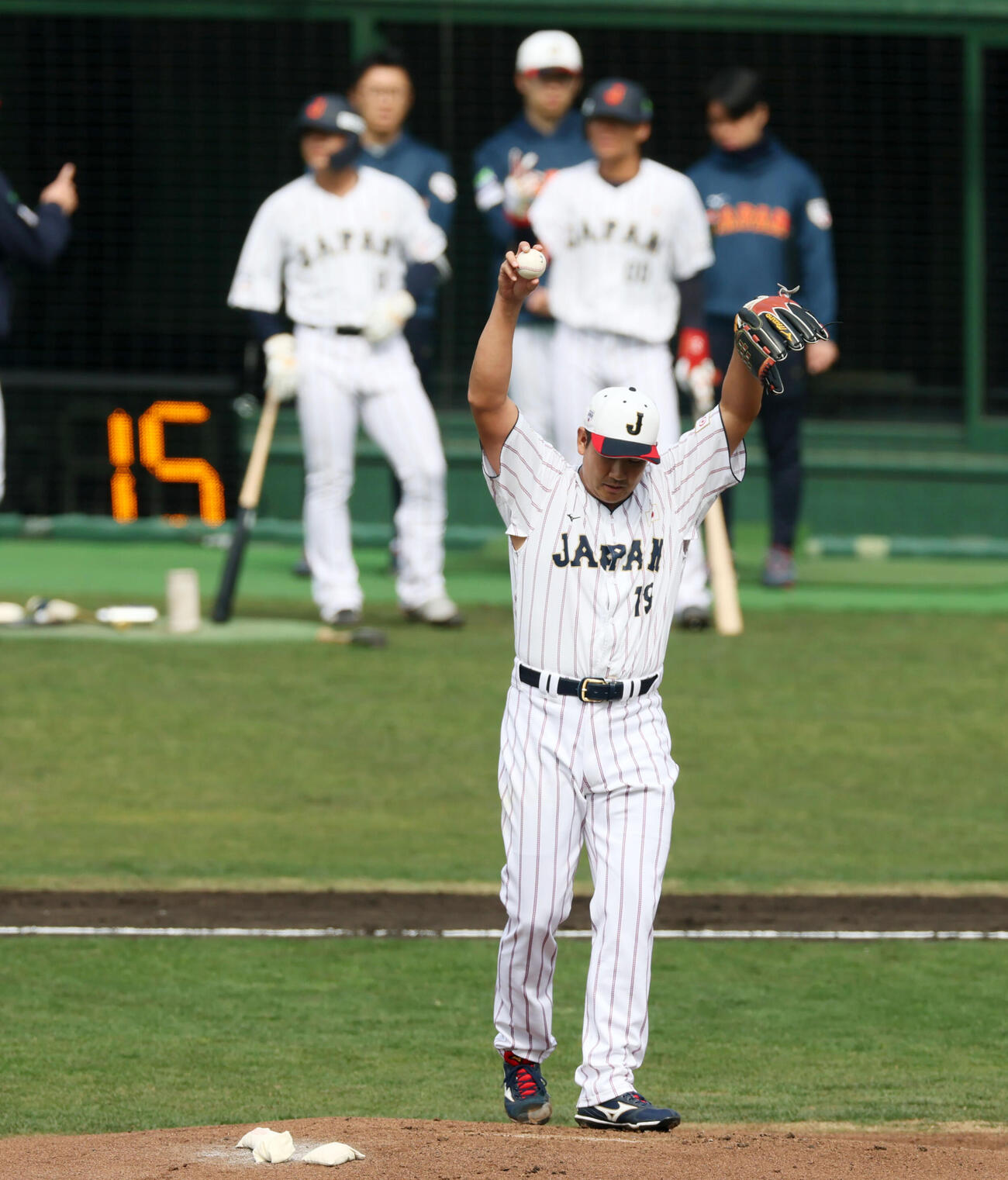 ライブBPに登板した侍ジャパン菅野（撮影・加藤哉）