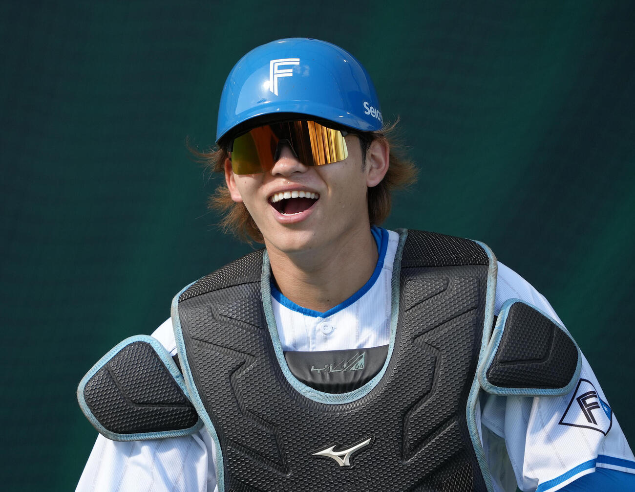 練習中、笑顔を見せる日本ハム田宮（撮影・足立雅史）