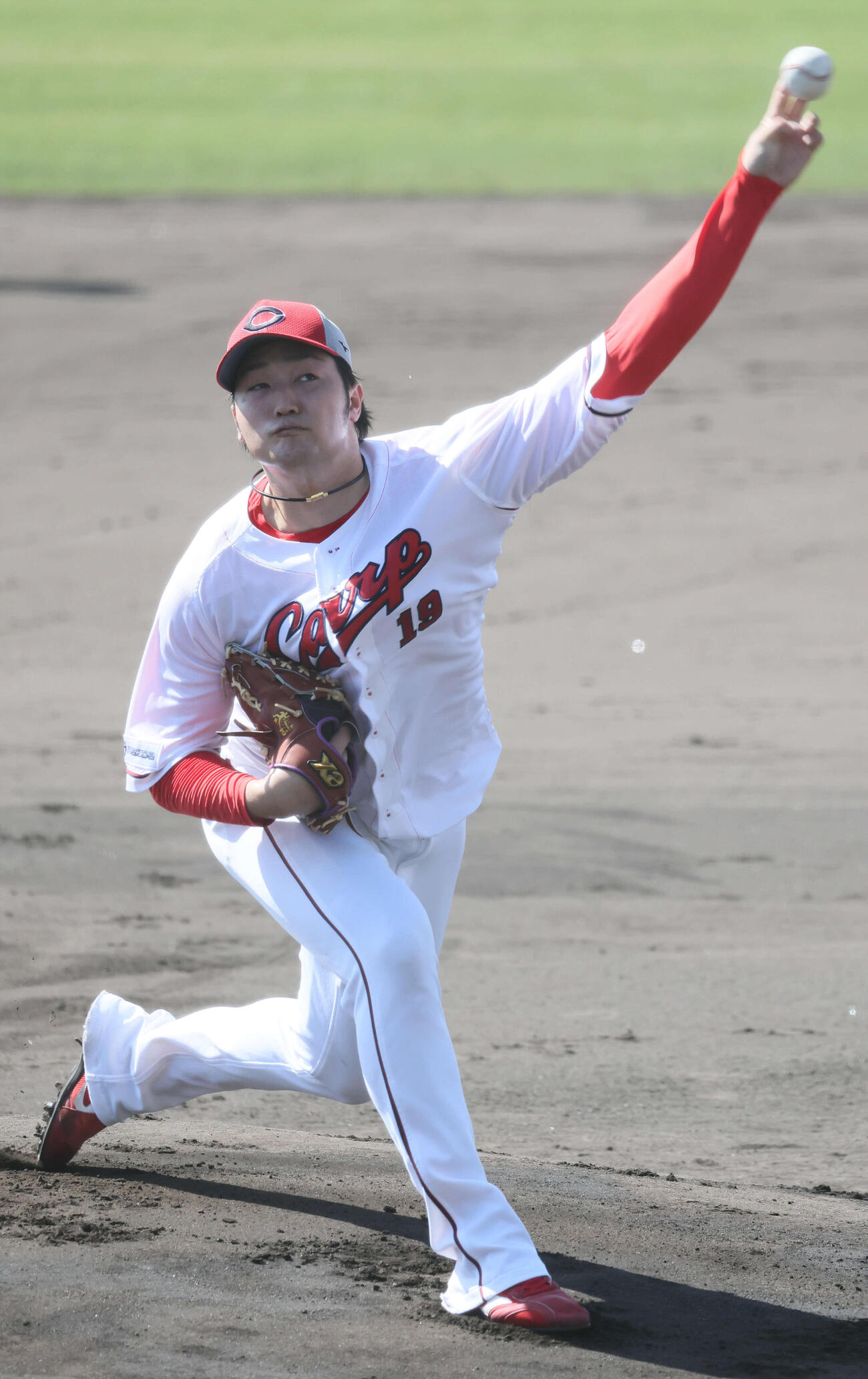 ファビアン、モンテロ、秋山を相手に投球する広島床田（撮影・加藤孝規）